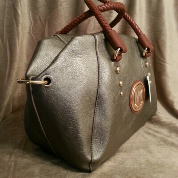 Leather silver Michael Kors handbag and wallet - Picture 3 of 3