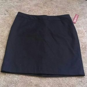 Black fitted skirt