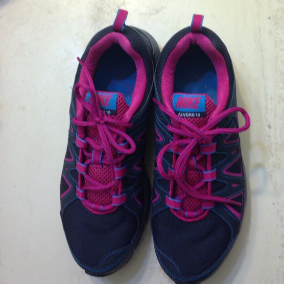 Nike Alvord 10