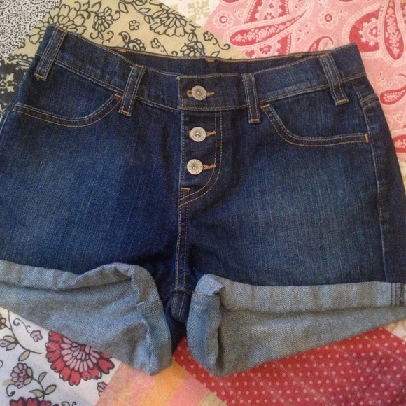 Levi's Pants - 💥SOLD💥 Levi's high waisted Shorts