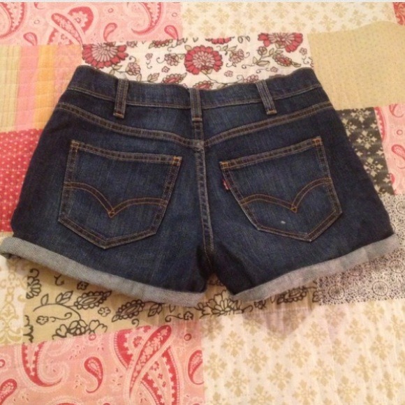 💥SOLD💥 Levi's high waisted Shorts - Picture 2 of 2