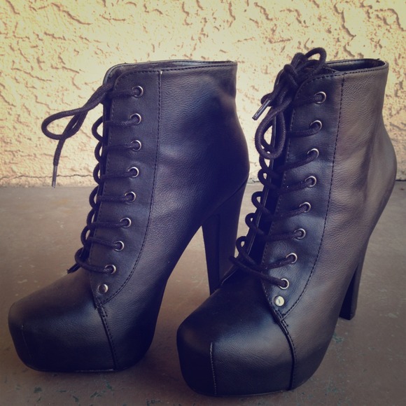 speed limited 98 Boots - Black boots and dress