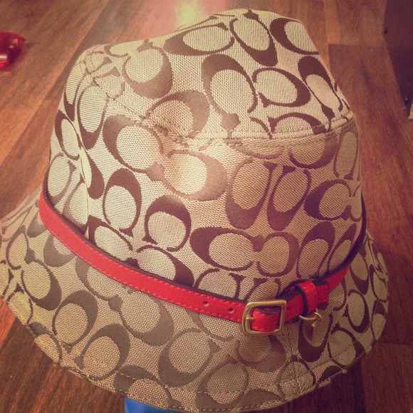 Authentic Coach: hat