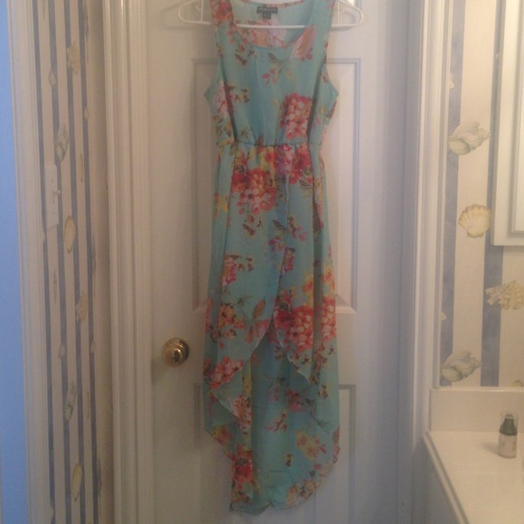 Beautiful floral hi low dress!