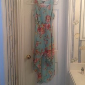 Beautiful floral hi low dress!