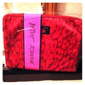 NWT. Betsey Johnson 15inch laptop case.