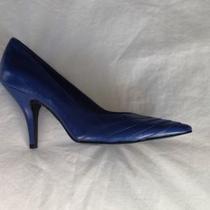 Bandolino Blue Pump- never worn!!!