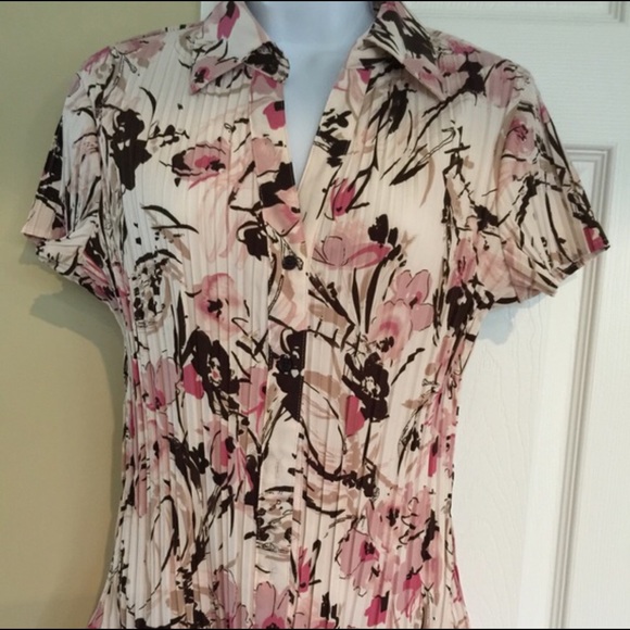 APT.9 Peach flowered top. NWOT