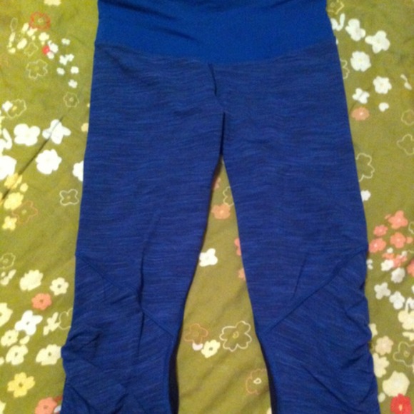 Lululemon Run Crops.