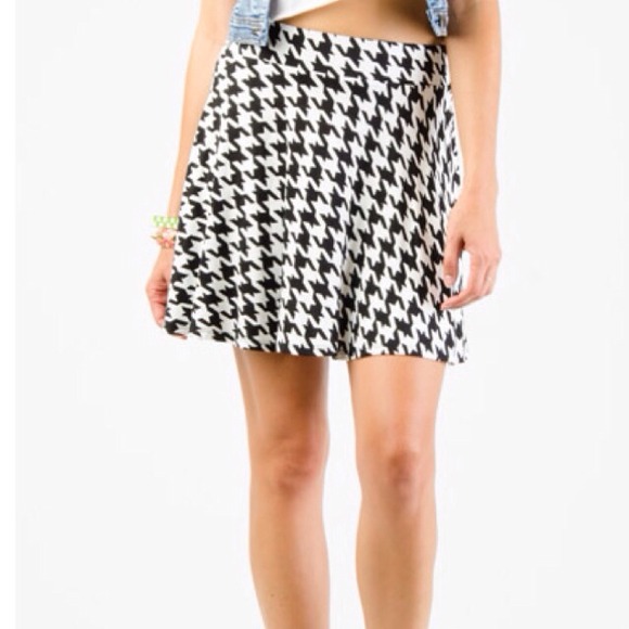β‘FLASH SALEβ‘HOUNDSTOOTH SKATER SKIRT 2 Left 1S 1L! - Picture 2 of 2