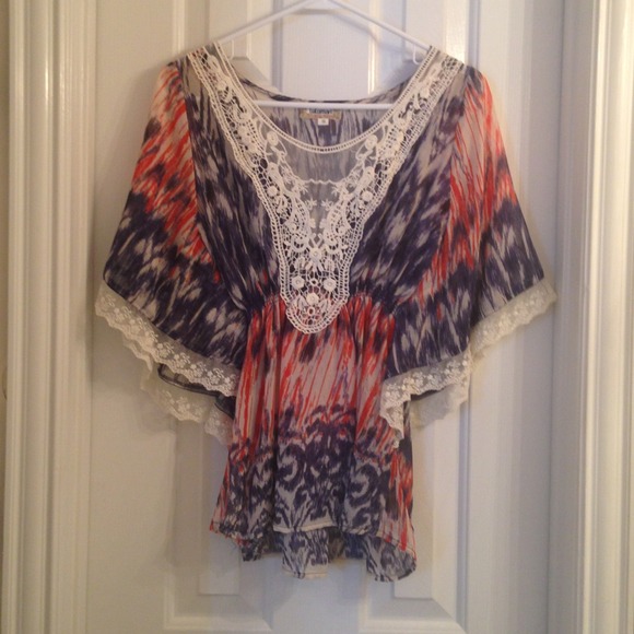 Adorable lacy boutique blouse!