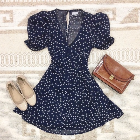 Aryn K Dresses & Skirts - Aryn K Clover Print Dress