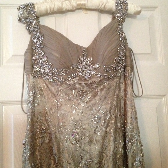 Terani Couture Evening Gown Green Lace - Picture 4 of 4