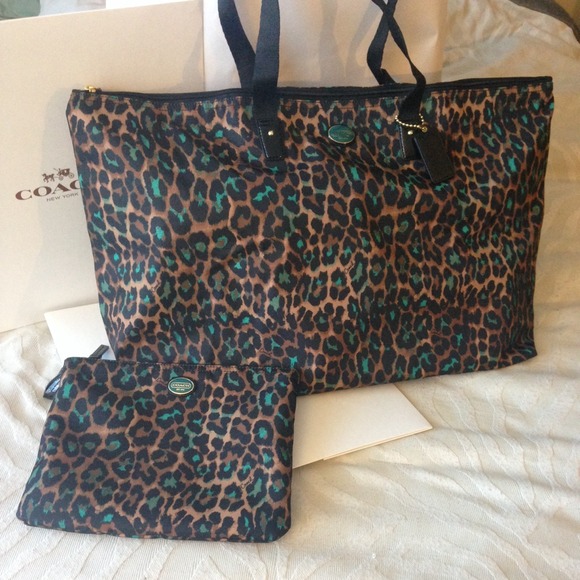 Coach Handbags - 🎀NEW🎀Coach Ocelot Weekender Bag