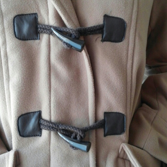 🌺SOLD 🌺Tan Toggle Coat - Picture 2 of 4