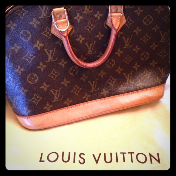 100% authentic Louis Vuitton hand bag