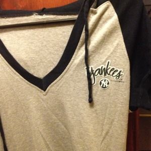 Women's large Yankees hooded Tshirt