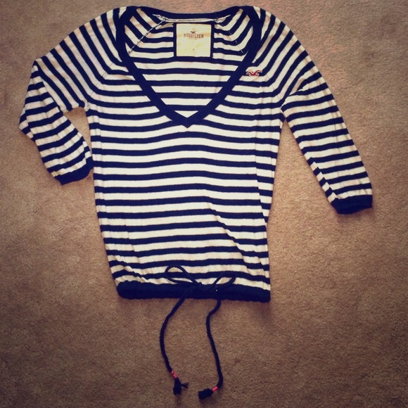 Hollister 3/4 Sleeved Flowy Tie Bottom Top