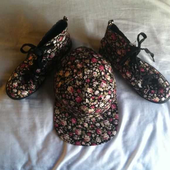 Floral Print snap back with sneackers - Picture 4 of 4