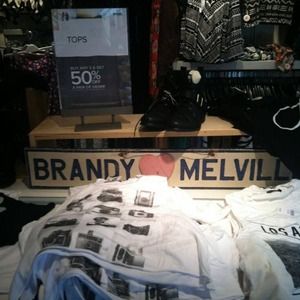 Brandy Melville Hugh sign!!!
