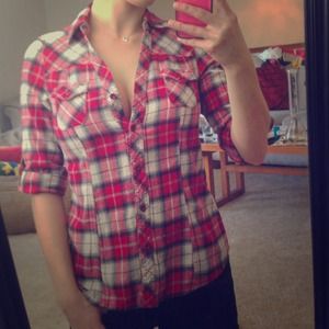 ✨REDUCED✨ Flannel fitted button up!