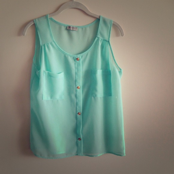 Gorgeous sea foam green top NEW!