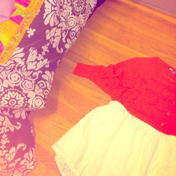 Red pipped lace top, with white lace skirt💕