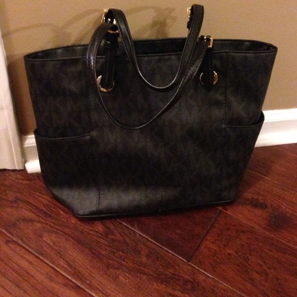 🚫🚫SOLD. HOLIDAY SPECIALBlack Michael Kors Bag