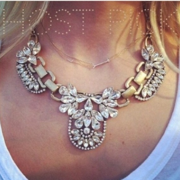 Jewelry - Retro gold tone crystal fashion statement necklace