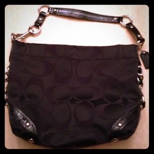 🎉75% OFF🎉Black Coach bag with a plum interior!!