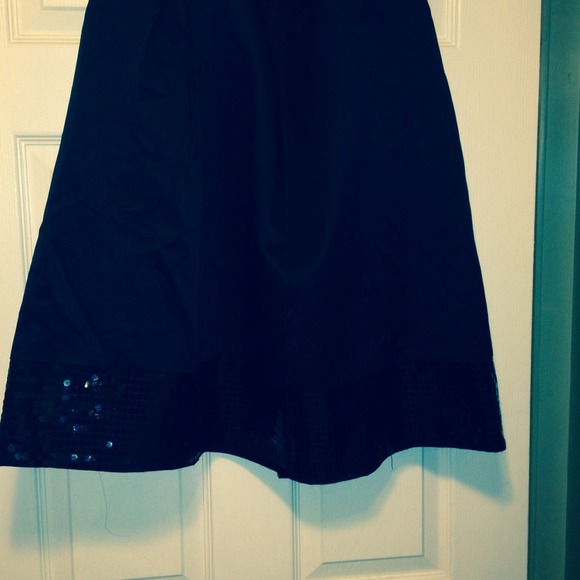 🚫donated Black satin sequined skirt - Picture 2 of 4