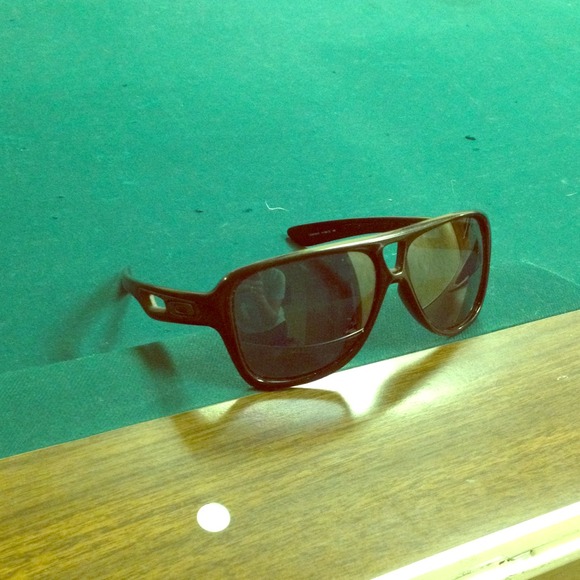 Black oakley sunglasses