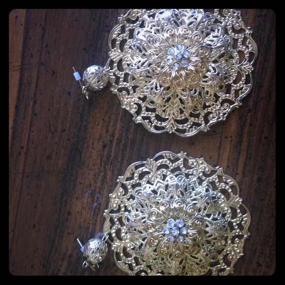 Huge Gold Dangling Earrings - Picture 1 of 2