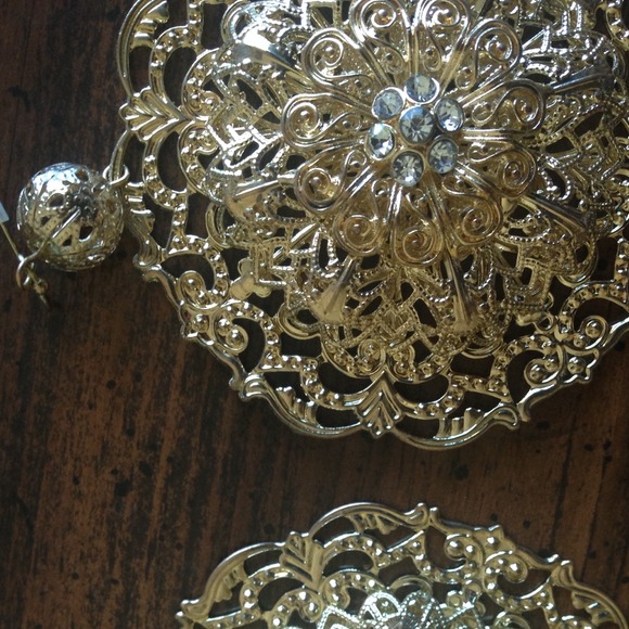 Huge Gold Dangling Earrings - Picture 2 of 2