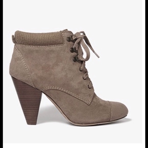 🚫SOLD🚫Tan Lace-up Booties💕
