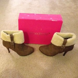Shoedazzle Amari. Sz 11, brown. Cute bootie.