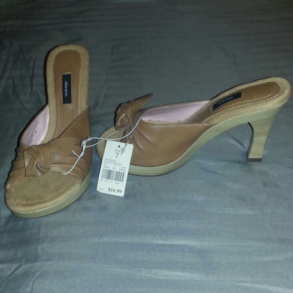 Size 7 Tan heels