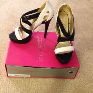 Shoedazzle Dania. Black and white, Sz 10