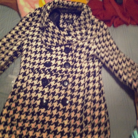 Rue 21 black and white houndstooth pea coat <3