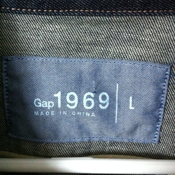 ♨Gap denim jacket♨ - Picture 3 of 4