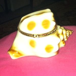 Shell jewelry box