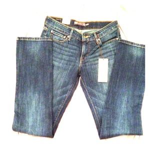 NWT-Levi's jeans-Demi curve, modern rise, straight