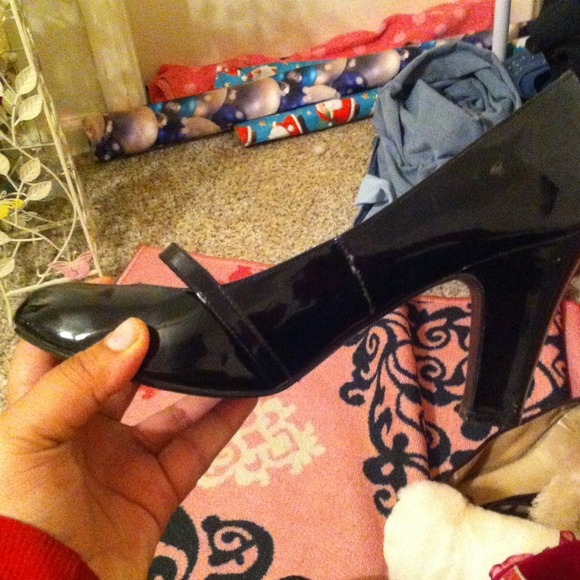 Shoes - Picture 2 of 2