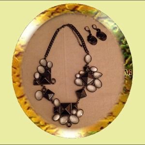 Black,White&Silver Statement Necklace w/Earrings