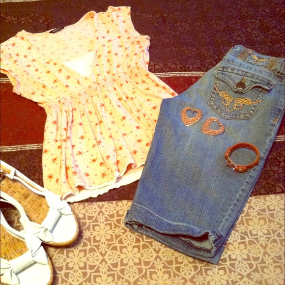 Super cute LEI denim shorts!💛