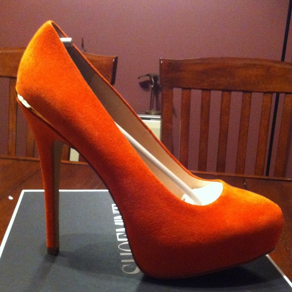 ⛄️SOLD⛄️ Shoemint Carrie Orange Suede