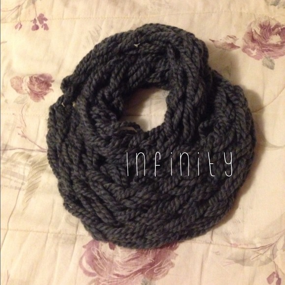 Accessories - Chunky Knit Infinity Scarf