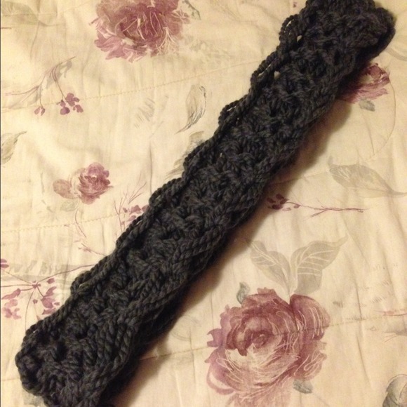 Chunky Knit Infinity Scarf - Picture 2 of 4