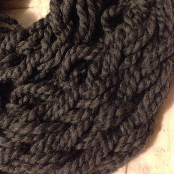 Chunky Knit Infinity Scarf - Picture 3 of 4