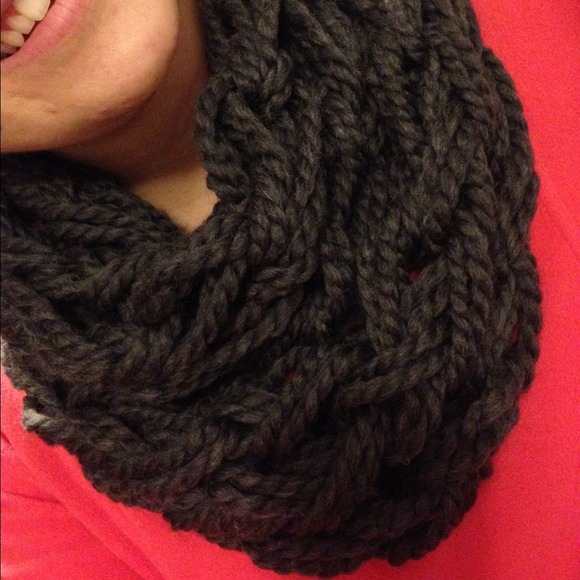 Chunky Knit Infinity Scarf - Picture 4 of 4